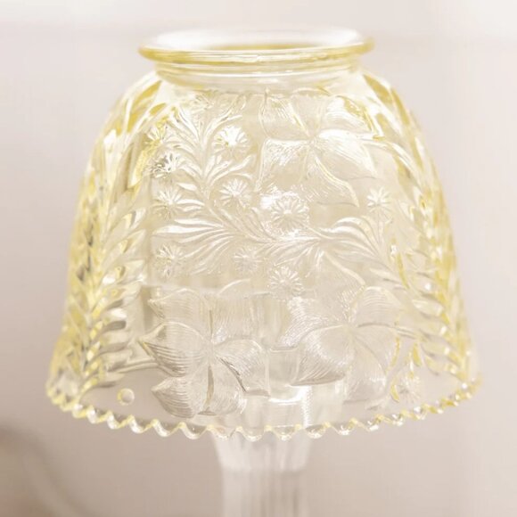 Vintage LE Smith Glass Yellow Fairy Lamp Candle Holder with Clear Base - Picture 2 of 6